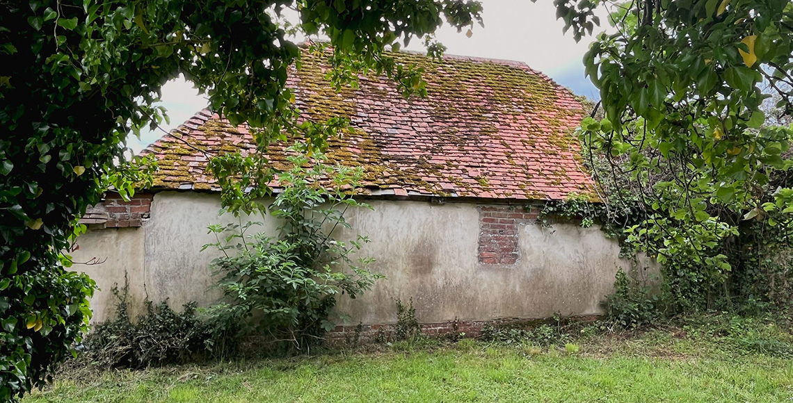 The Cowshed - Grade II listed outhouse, planning permission approved for conversion to artist workshop and store